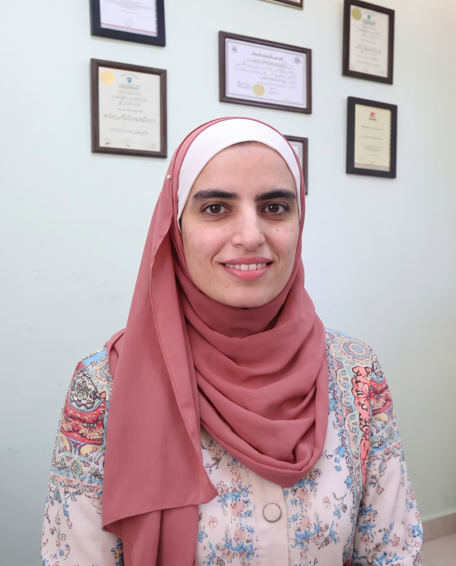 د. لين أبو زينة — نسائية وتوليد