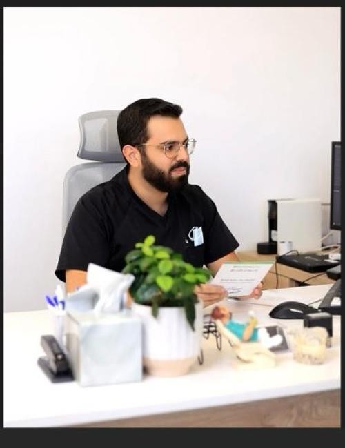 د. يوسف الساكت — طب وتجميل الأسنان