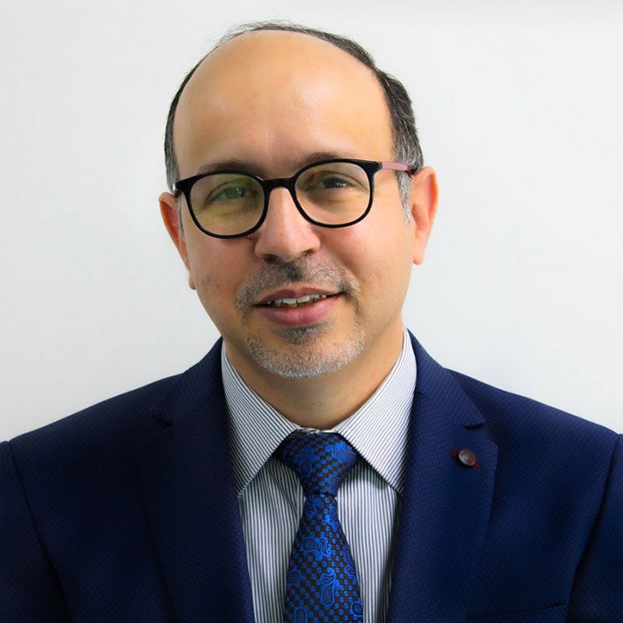 د. إبراهيم سعيدات — استشاري طب وجراحة العيون